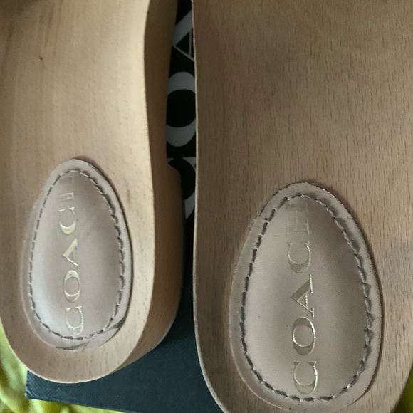 Coach metallic gold sandals - Picture 7 of 8